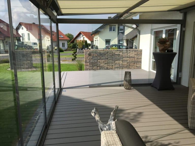 Terrassendach aus Aluminium mit Glasdach bei einem Wohnhaus im Raum Bad Hersfeld